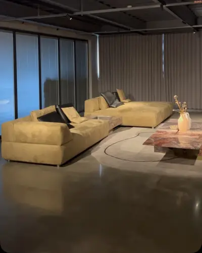 Post by Foshan furniture factory (Wenhemei / Crystal One Home)
