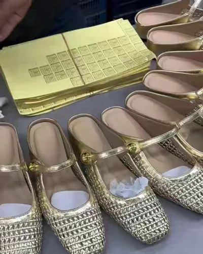 Post by ELVESSIA Shoes Factory