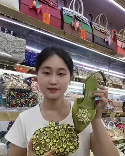 Post by Linda & Beauty Factory (Bags, Shoes, Dresses)