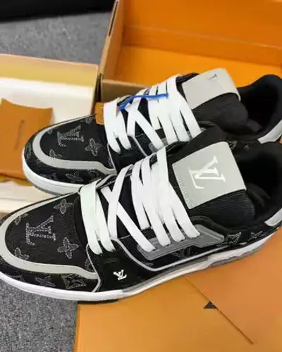 Post by sneakers supplier.chen