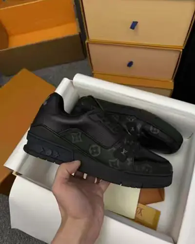 Post by sneakers supplier.chen